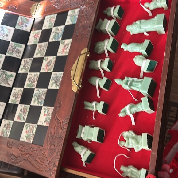 Chess set - Picture 2 of 5